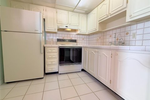 Condo in New Port Richey, Florida, 1 bedroom  № 2235436 - photo 5