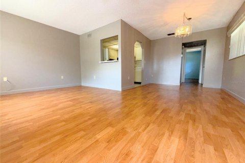 Condo in New Port Richey, Florida, 1 bedroom  № 2235436 - photo 2