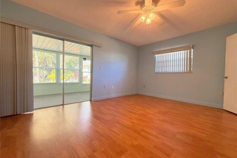 Condo in New Port Richey, Florida, 1 bedroom  № 2235436 - photo 8