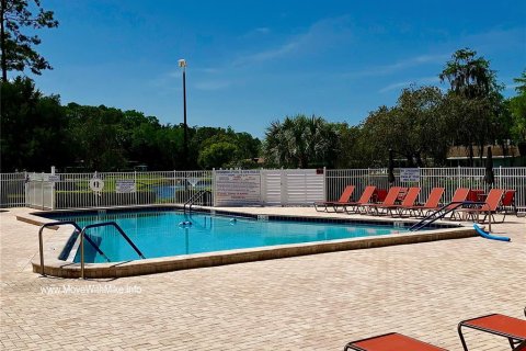 Condo in New Port Richey, Florida, 1 bedroom  № 2235436 - photo 14