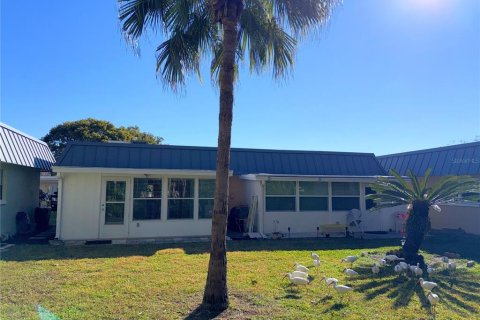 Condo in New Port Richey, Florida, 1 bedroom  № 2235436 - photo 13