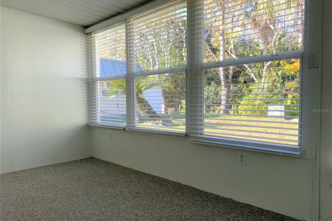 Condo in New Port Richey, Florida, 1 bedroom  № 2235436 - photo 11