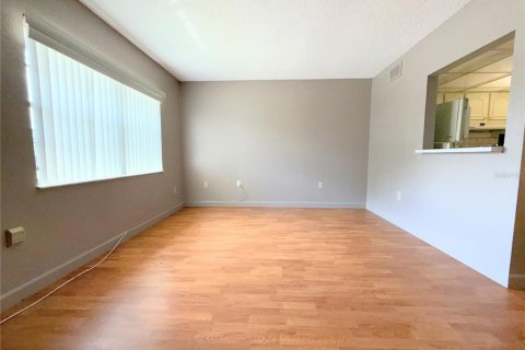 Condo in New Port Richey, Florida, 1 bedroom  № 2235436 - photo 3