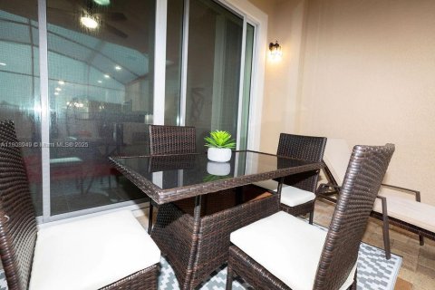 Adosado en venta en Kissimmee, Florida, 3 dormitorios № 1958650 - foto 23