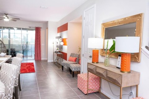 Adosado en venta en Kissimmee, Florida, 3 dormitorios № 1958650 - foto 9