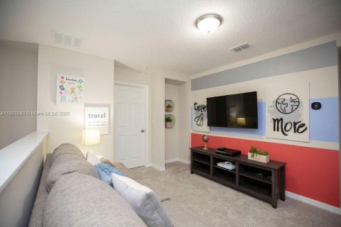 Adosado en venta en Kissimmee, Florida, 3 dormitorios № 1958650 - foto 11