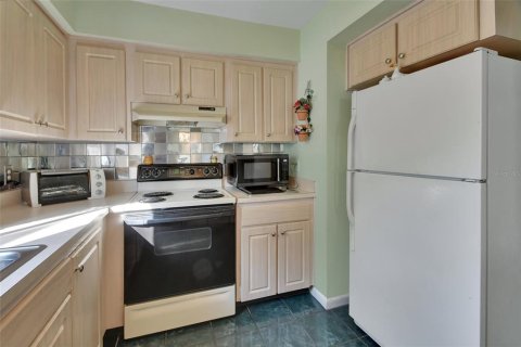 Купить кондоминиум в Деланд, Флорида 6 комнат, 107.4м2, № 1720315 - фото 10