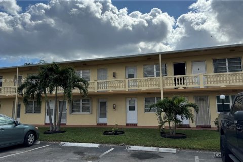 Condo in Miami Gardens, Florida, 1 bedroom № 2169660
