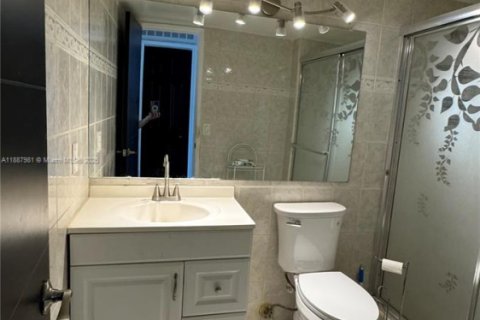 Condo in Miami Gardens, Florida, 1 bedroom № 2169660 - photo 15