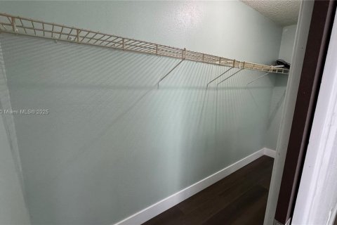 Condo in Miami Gardens, Florida, 1 bedroom № 2169660 - photo 18