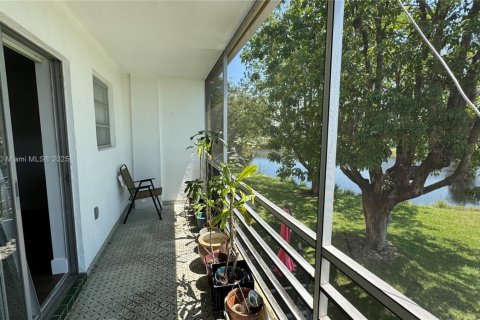 Condo in Miami Gardens, Florida, 1 bedroom № 2169660 - photo 23