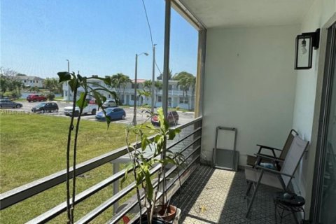 Condo in Miami Gardens, Florida, 1 bedroom № 2169660 - photo 24