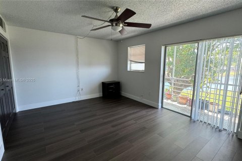 Condo in Miami Gardens, Florida, 1 bedroom № 2169660 - photo 7