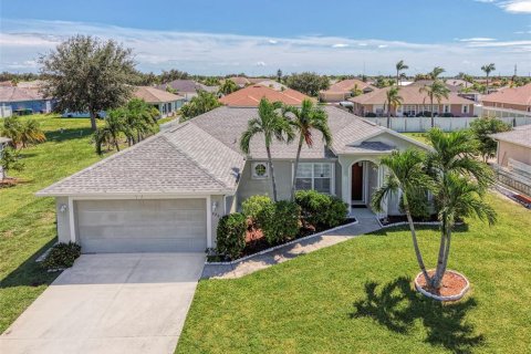 Casa en Port Charlotte, Florida 3 dormitorios, 149.39 m2 № 2374000