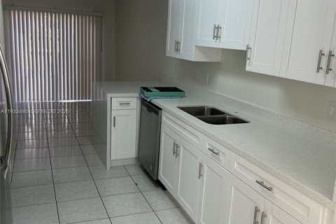 Adosado en alquiler en Miami, Florida, 3 dormitorios, 130.16 m2 № 1990874 - foto 12