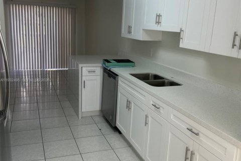 Adosado en alquiler en Miami, Florida, 3 dormitorios, 130.16 m2 № 1990874 - foto 13