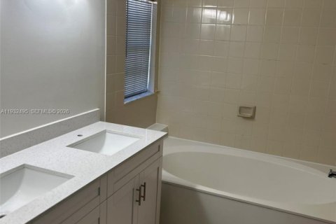 Adosado en alquiler en Miami, Florida, 3 dormitorios, 130.16 m2 № 1990874 - foto 22