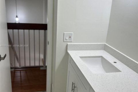 Adosado en alquiler en Miami, Florida, 3 dormitorios, 130.16 m2 № 1990874 - foto 20
