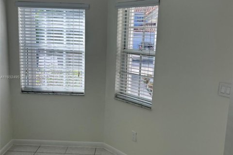 Adosado en alquiler en Miami, Florida, 3 dormitorios, 130.16 m2 № 1990874 - foto 18