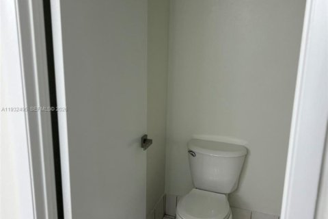 Adosado en alquiler en Miami, Florida, 3 dormitorios, 130.16 m2 № 1990874 - foto 24