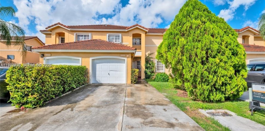 Таунхаус в Майами, Флорида 3 спальни, 130.16м2 № 1990874