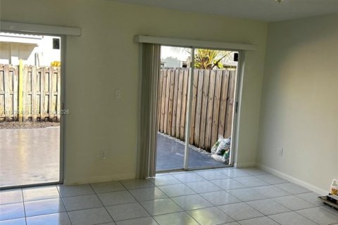 Adosado en alquiler en Miami, Florida, 3 dormitorios, 130.16 m2 № 1990874 - foto 15