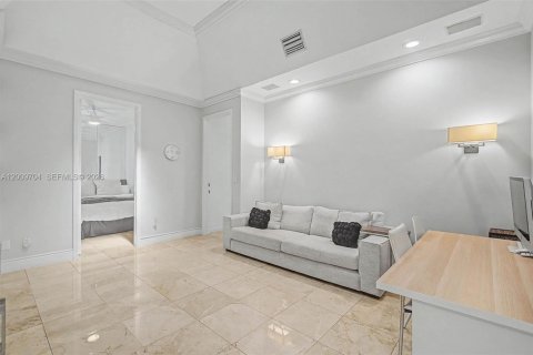 House in Palmetto Bay, Florida 5 bedrooms, 471.85 sq.m. № 2243983 - photo 26