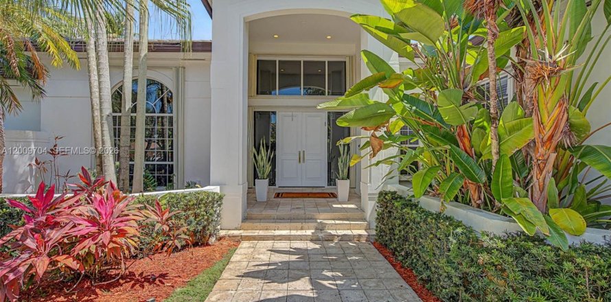 House in Palmetto Bay, Florida 5 bedrooms, 471.85 sq.m. № 2243983