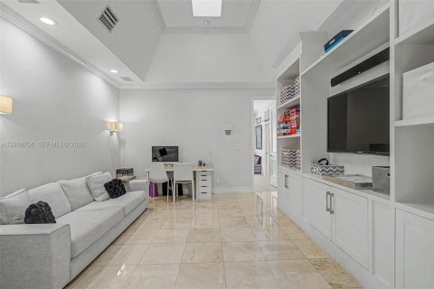 House in Palmetto Bay, Florida 5 bedrooms, 471.85 sq.m. № 2243983 - photo 25