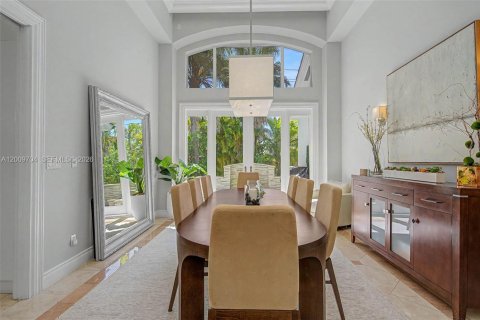 House in Palmetto Bay, Florida 5 bedrooms, 471.85 sq.m. № 2243983 - photo 7