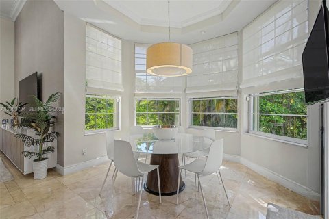 House in Palmetto Bay, Florida 5 bedrooms, 471.85 sq.m. № 2243983 - photo 14