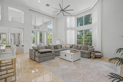 House in Palmetto Bay, Florida 5 bedrooms, 471.85 sq.m. № 2243983 - photo 11