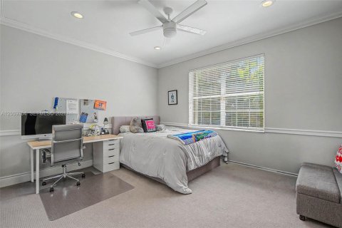 House in Palmetto Bay, Florida 5 bedrooms, 471.85 sq.m. № 2243983 - photo 21