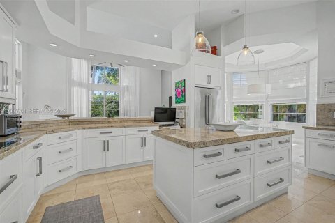 House in Palmetto Bay, Florida 5 bedrooms, 471.85 sq.m. № 2243983 - photo 9