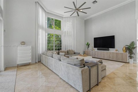 House in Palmetto Bay, Florida 5 bedrooms, 471.85 sq.m. № 2243983 - photo 12
