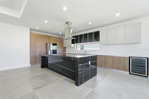 Villa ou maison à vendre à Cape Coral, Floride: 3 chambres, 219.71 m2 № 2396475 - photo 9