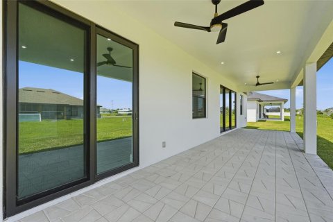Villa ou maison à vendre à Cape Coral, Floride: 3 chambres, 219.71 m2 № 2396475 - photo 29