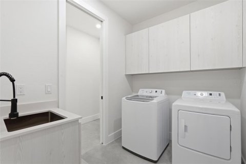 Villa ou maison à vendre à Cape Coral, Floride: 3 chambres, 219.71 m2 № 2396475 - photo 27