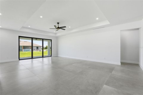 Villa ou maison à vendre à Cape Coral, Floride: 3 chambres, 219.71 m2 № 2396475 - photo 5
