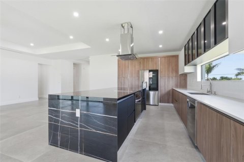 Villa ou maison à vendre à Cape Coral, Floride: 3 chambres, 219.71 m2 № 2396475 - photo 12
