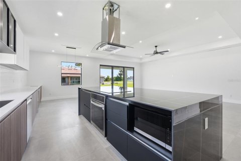 Villa ou maison à vendre à Cape Coral, Floride: 3 chambres, 219.71 m2 № 2396475 - photo 11