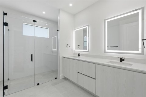 Villa ou maison à vendre à Cape Coral, Floride: 3 chambres, 219.71 m2 № 2396475 - photo 19