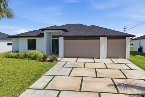Villa ou maison à vendre à Cape Coral, Floride: 3 chambres, 219.71 m2 № 2396475 - photo 2