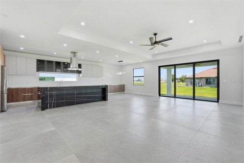 Villa ou maison à vendre à Cape Coral, Floride: 3 chambres, 219.71 m2 № 2396475 - photo 6