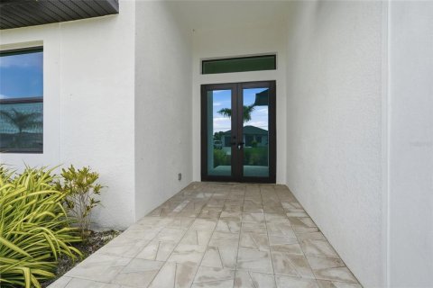 Villa ou maison à vendre à Cape Coral, Floride: 3 chambres, 219.71 m2 № 2396475 - photo 3