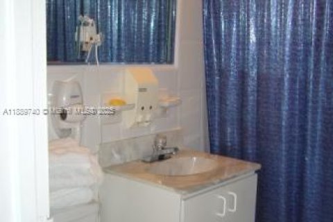 Condo in Miami Beach, Florida  № 1944091 - photo 5