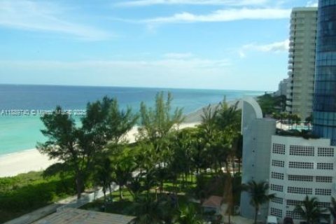 Condo in Miami Beach, Florida  № 1944091 - photo 3