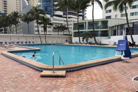 Condo in Miami Beach, Florida  № 1944091 - photo 22