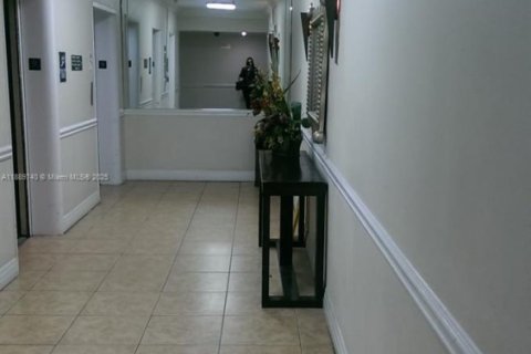 Condo in Miami Beach, Florida  № 1944091 - photo 16