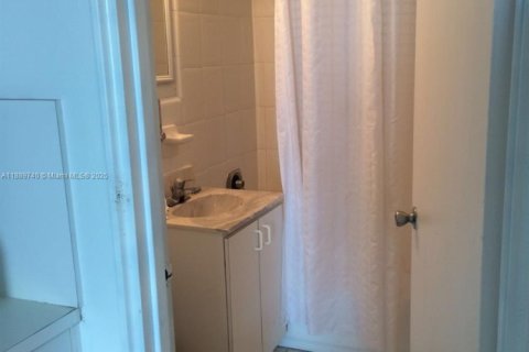 Condo in Miami Beach, Florida  № 1944091 - photo 26